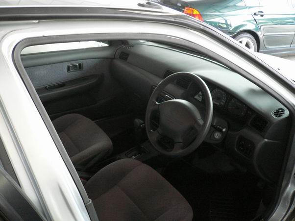 1999 Nissan Sunny Photos