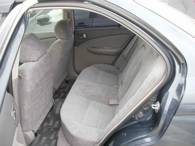 1999 Nissan Sunny Pictures