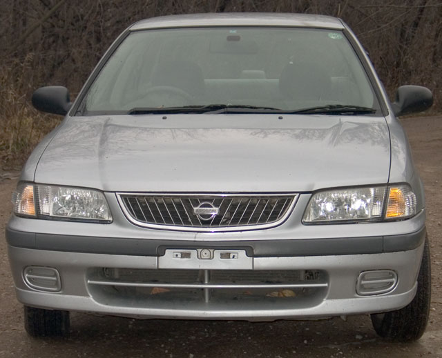 1999 Nissan Sunny Pictures