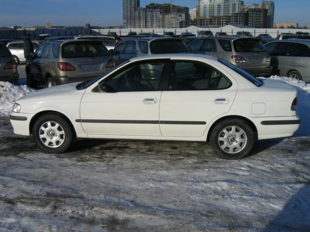 1999 Nissan Sunny Pictures