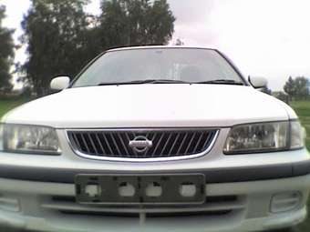 1999 Nissan Sunny Photos