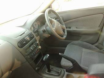 1999 Nissan Sunny Pics