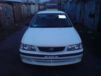 1999 Nissan Sunny Pictures