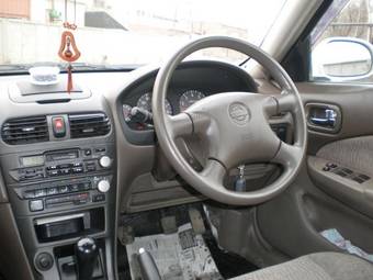 1999 Nissan Sunny Photos