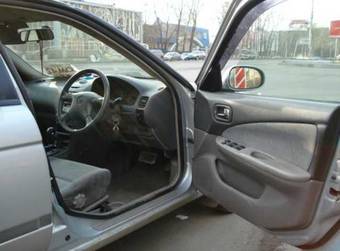 1999 Nissan Sunny Pics