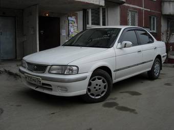 1999 Nissan Sunny Pictures