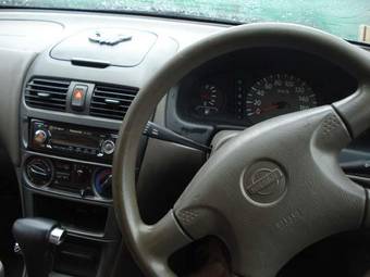 1999 Nissan Sunny Pictures