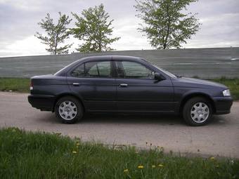 1999 Nissan Sunny Pictures