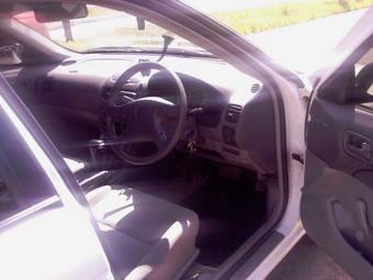 1999 Nissan Sunny Photos