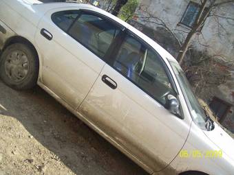 1999 Nissan Sunny Photos