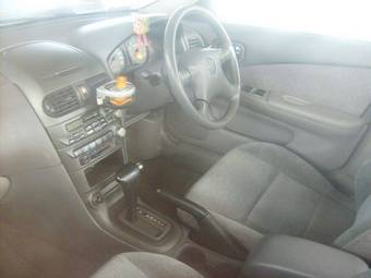 1999 Nissan Sunny Pictures