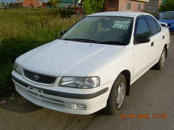 1999 Nissan Sunny Pictures