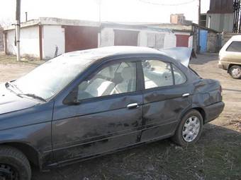 1999 Nissan Sunny Photos