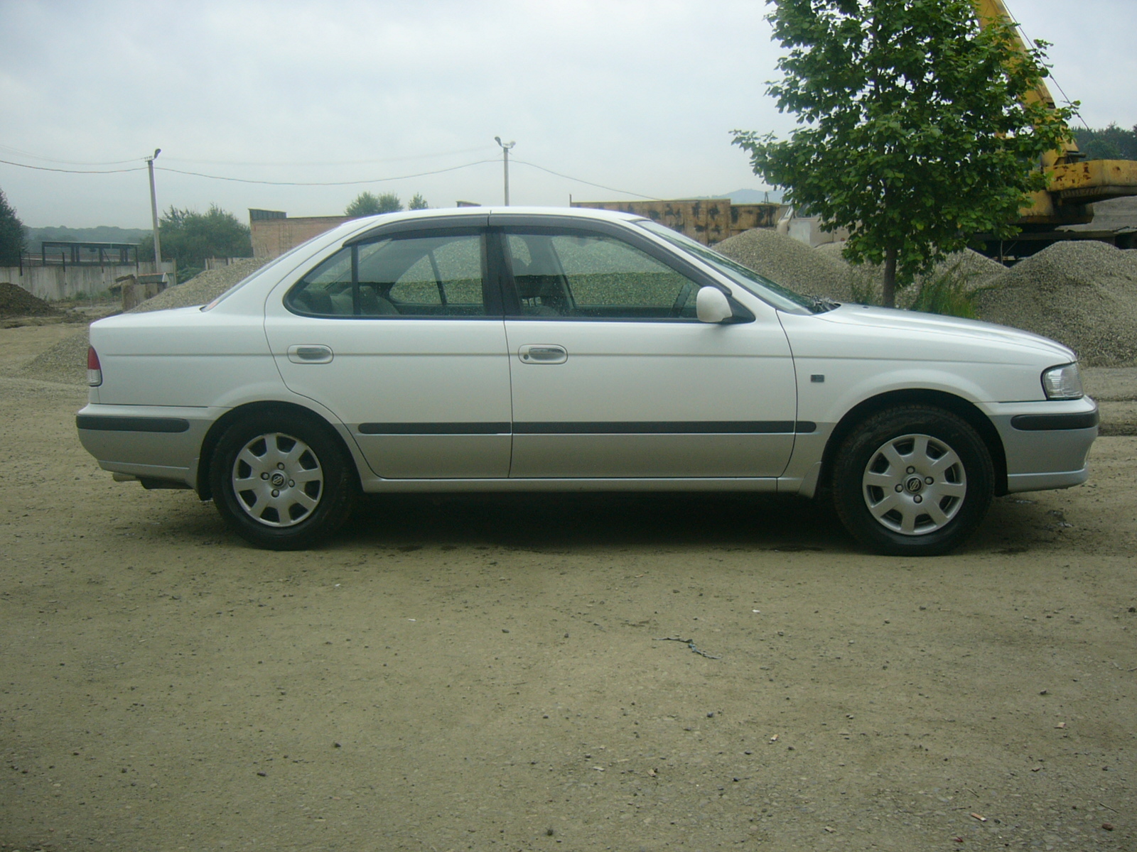 2000 Nissan Sunny