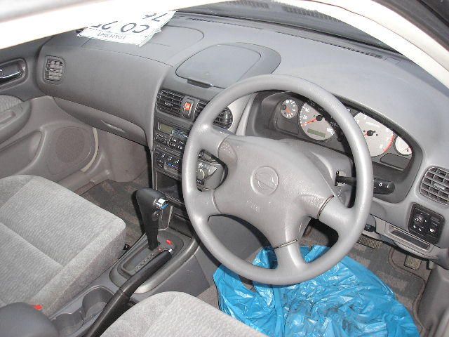 2000 Nissan Sunny