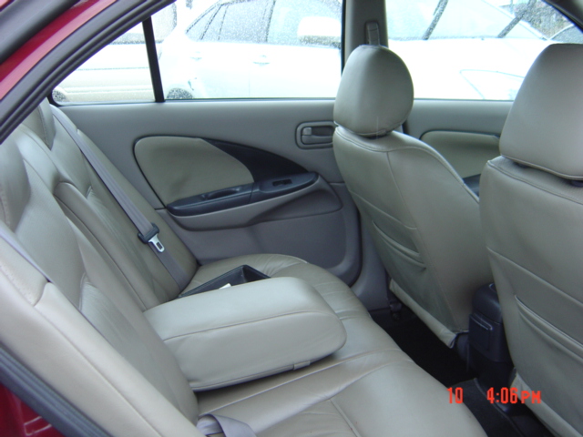 2000 Nissan Sunny Wallpapers
