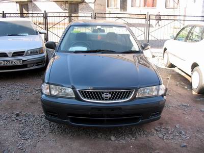 2000 Nissan Sunny Images