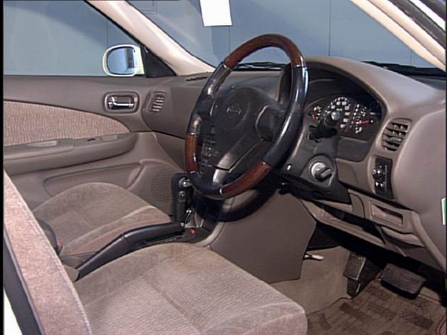 2000 Nissan Sunny Pictures