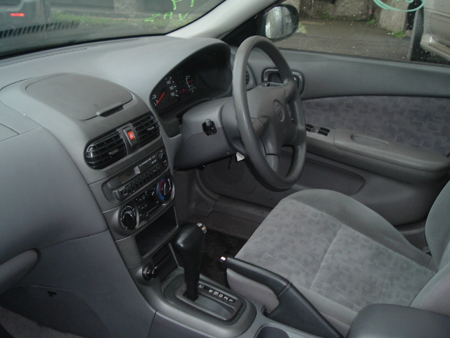 2000 Nissan Sunny Photos
