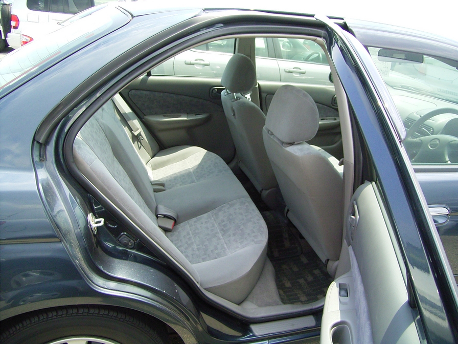 2000 Nissan Sunny Photos