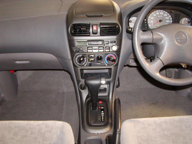 2000 Nissan Sunny Images