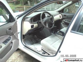 2000 Nissan Sunny Photos