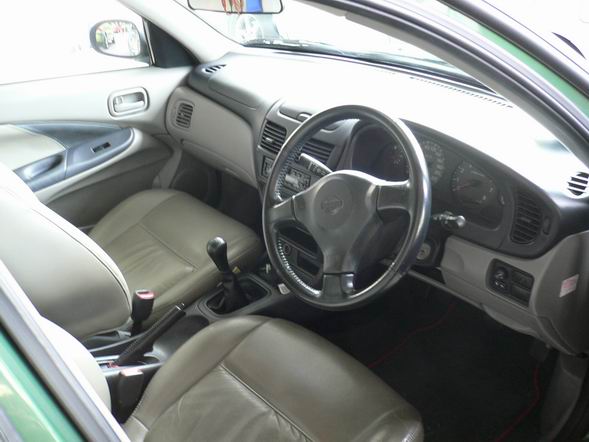 2000 Nissan Sunny Pictures