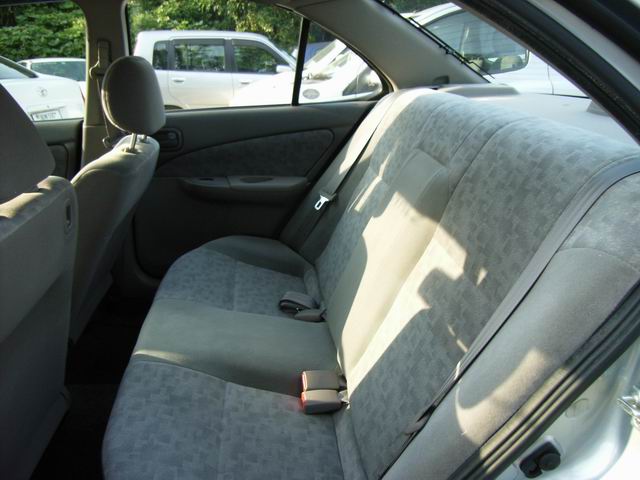 2000 Nissan Sunny Photos