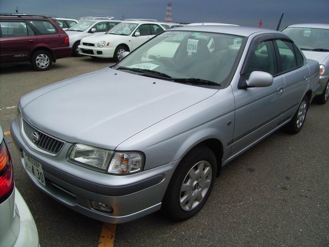 2000 Nissan Sunny Pictures