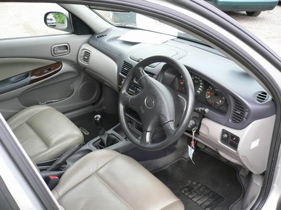 2000 Nissan Sunny Wallpapers