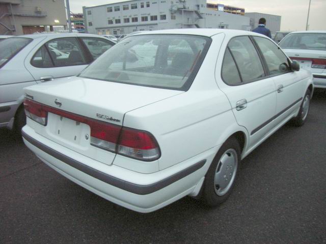 2000 Nissan Sunny Pictures