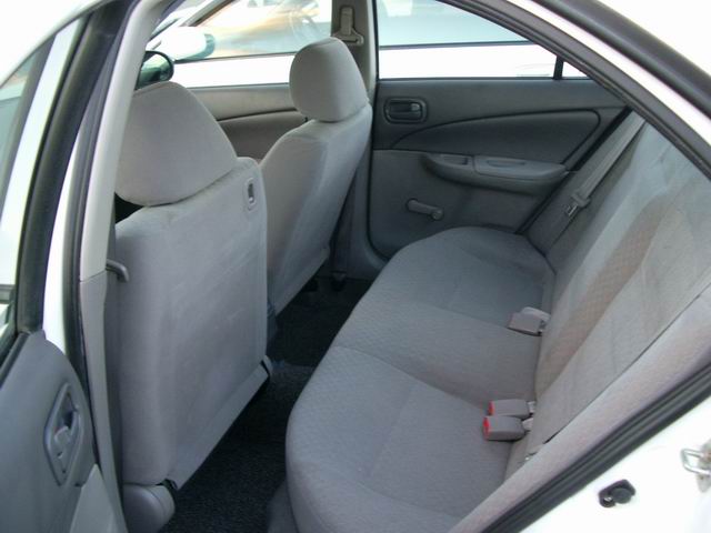 2000 Nissan Sunny Images