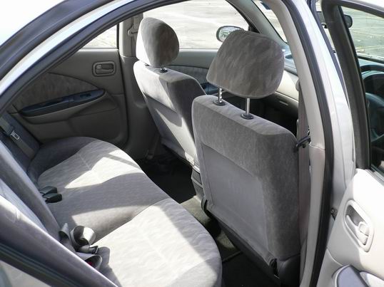 2000 Nissan Sunny Pictures