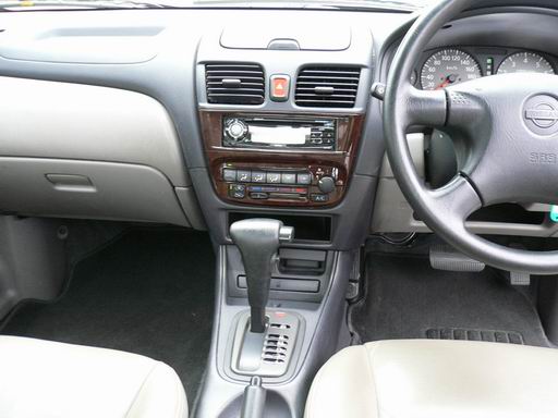 2000 Nissan Sunny Photos