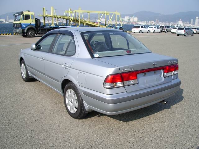 2000 Nissan Sunny Photos