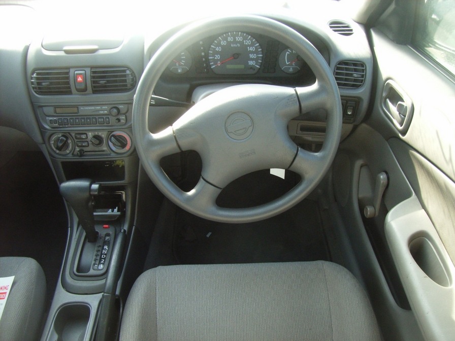2000 Nissan Sunny Photos