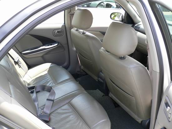 2000 Nissan Sunny Images