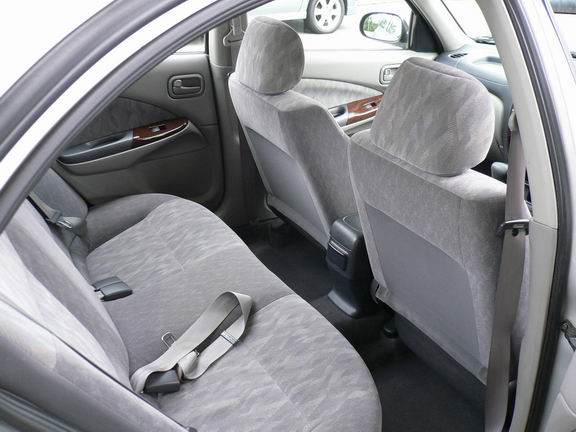 2000 Nissan Sunny Photos