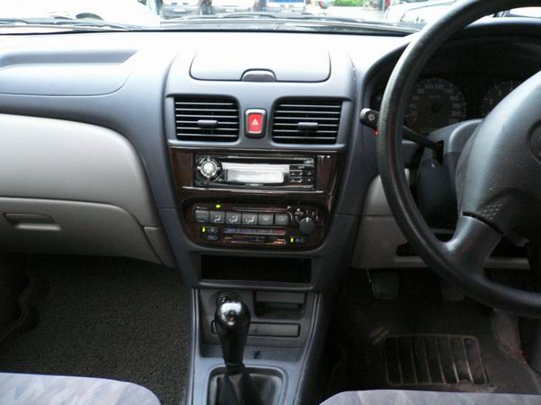 2000 Nissan Sunny Pictures