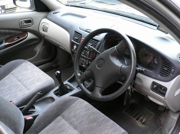 2000 Nissan Sunny Photos