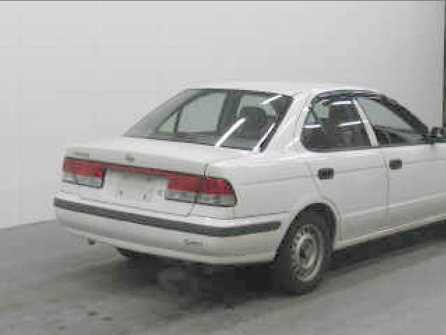 2000 Nissan Sunny Pictures