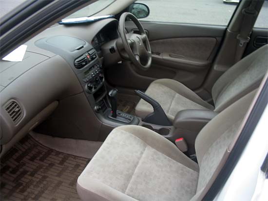 2000 Nissan Sunny Pictures