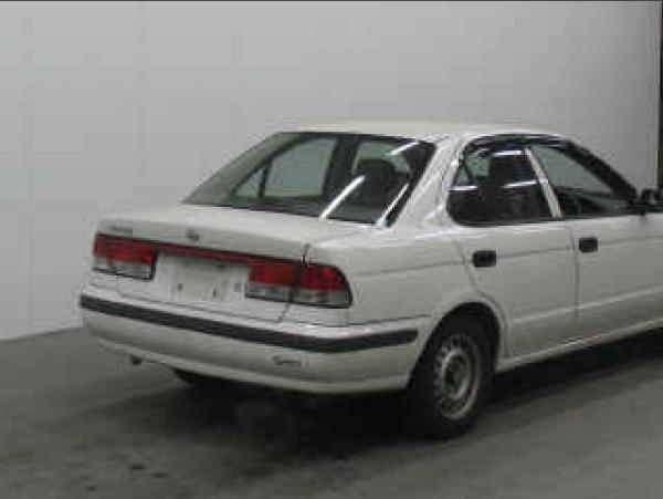 2000 Nissan Sunny Pictures