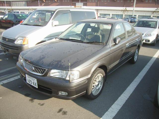 2000 Nissan Sunny Pictures