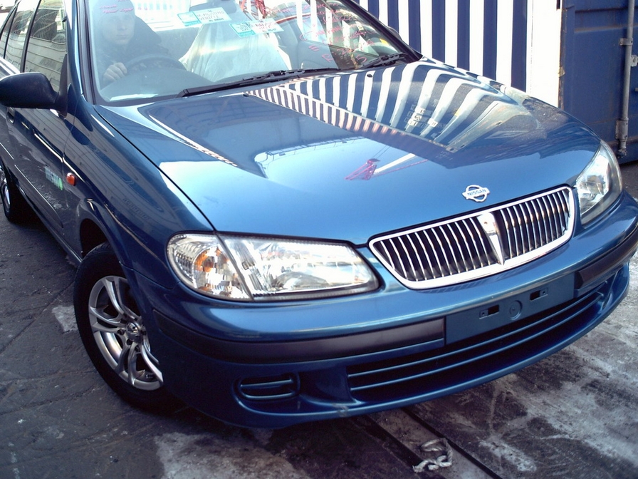 2000 Nissan Sunny Photos