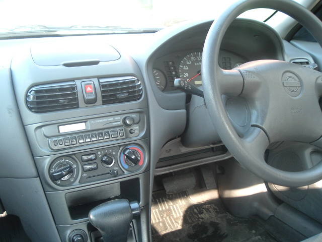 2000 Nissan Sunny Photos