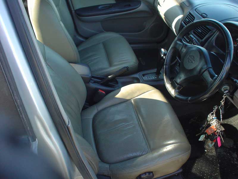 2000 Nissan Sunny Photos