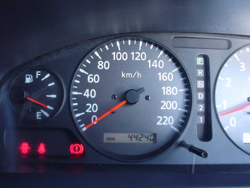 2000 Nissan Sunny Wallpapers
