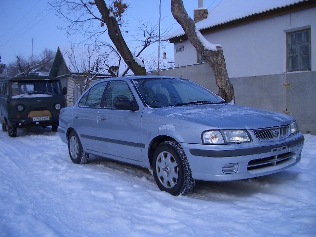 2000 Nissan Sunny Pictures