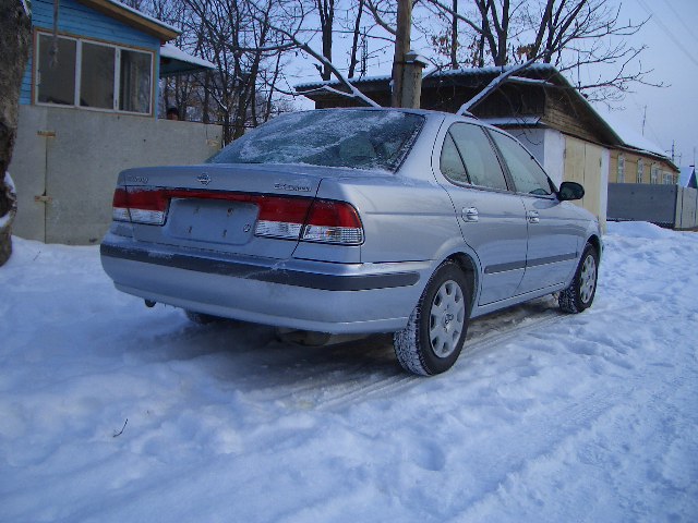 2000 Nissan Sunny Pictures
